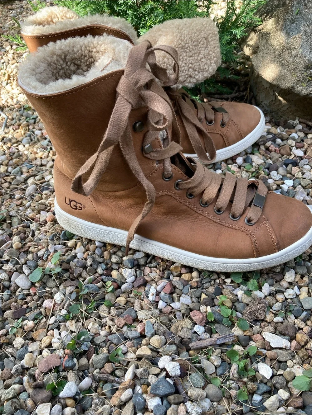 Ugg Size 8.5 Starlyn Shearling high top brown leather lace up sneakers
